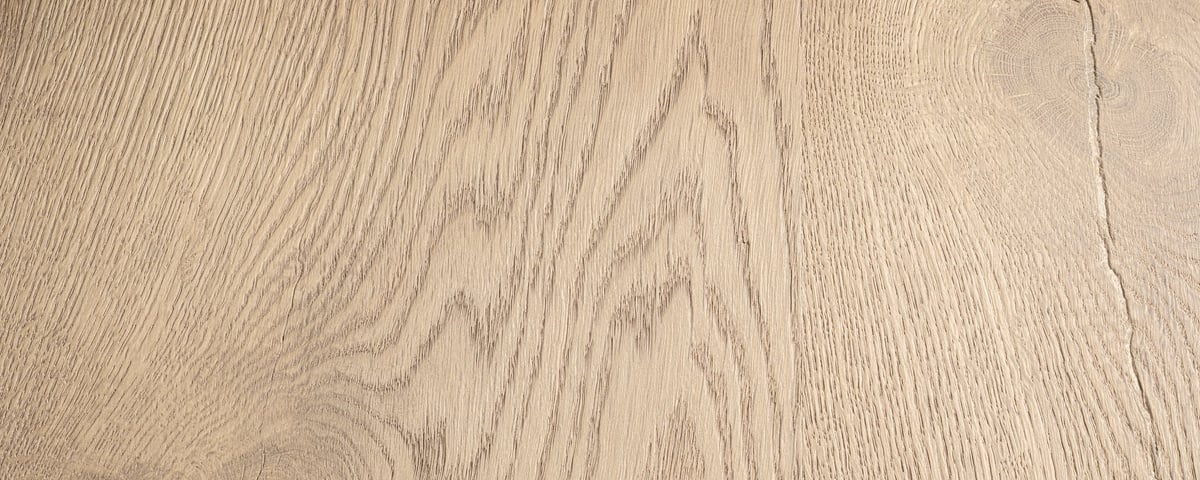 Natural light wood surface with visible grain pattern and subtle texture. Neutral background for design, presentation, or product mockup.